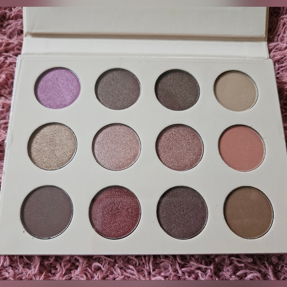 🆕️ BCBGeneration | BABE | Eyeshadow Palette | Shimmer | Matte | NWT - Picture 2 of 7